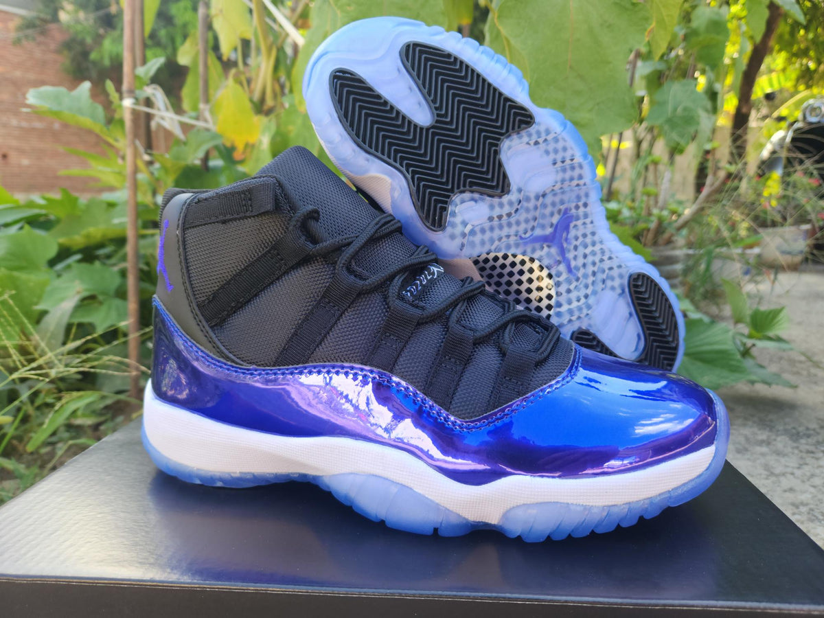 Air Jordan 11 Sneakers – Black / Blue