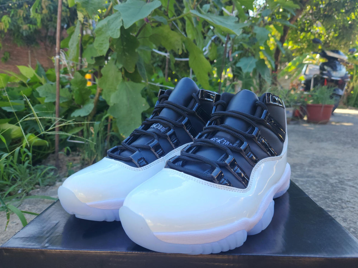 Air Jordan 11 Sneakers – New White / Black