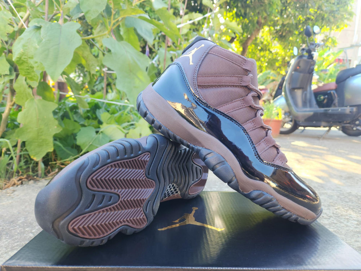 Air Jordan 11 Sneakers – New Black / Brown