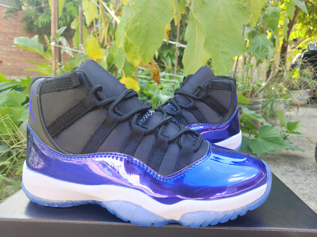 Air Jordan 11 Sneakers – Black / Blue
