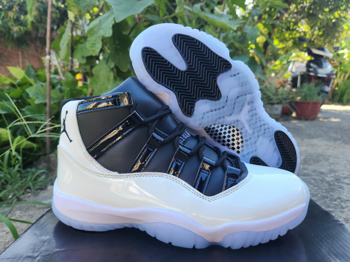 Air Jordan 11 Sneakers – New White / Black