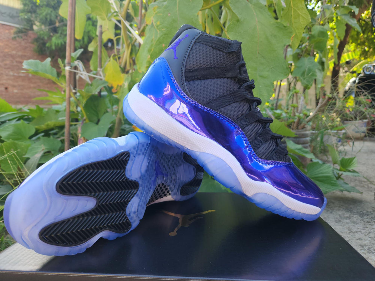 Air Jordan 11 Sneakers – Black / Blue