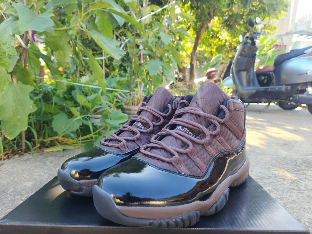 Air Jordan 11 Sneakers – New Black / Brown